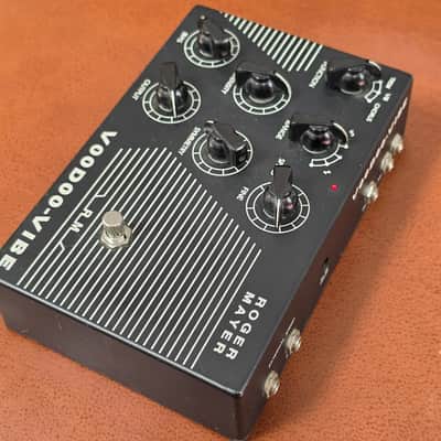 Roger Mayer Voodoo-Vibe – Legendary Boutique Uni-Vibe with Chorus