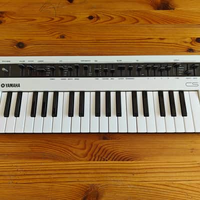 Yamaha Reface CS Mini Mobile Keyboard 2015 - Present - White