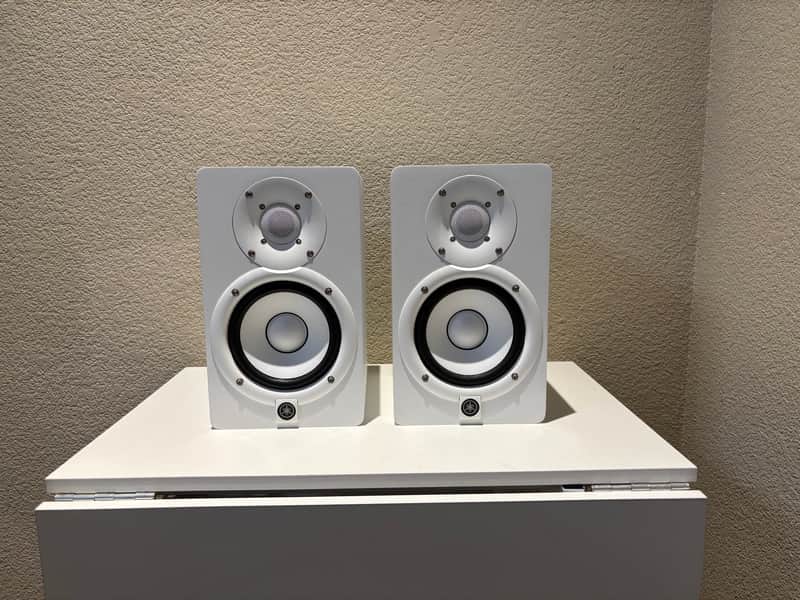 Yamaha HS5 5" Powered Studio Monitor (Pair) 2015 - Present - White image 1