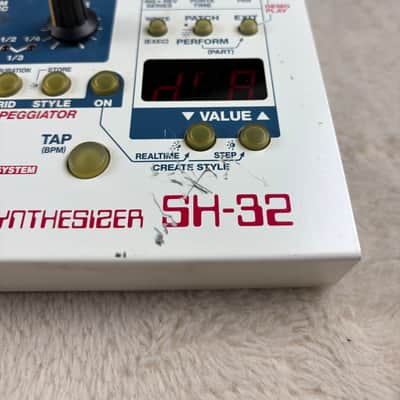 Roland SH-32 Desktop Synthesizer Module 2002 - 2004 - White image 5