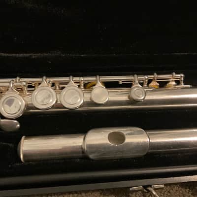 Gemeinhardt Closed Hole Flute w/All New Pads, Clean image 3