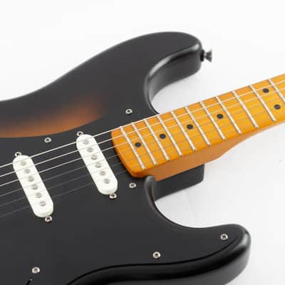 Squier 40th Anniversary Vintage Edition Stratocaster 2022 Satin Wide 2-Colour Sunburst image 17