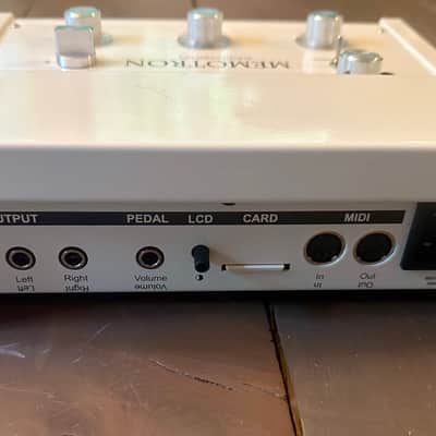 Manikin Electronic Memotron Keyboard 2010s - White image 3