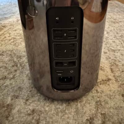 Apple Mac Pro Late 2013 image 2