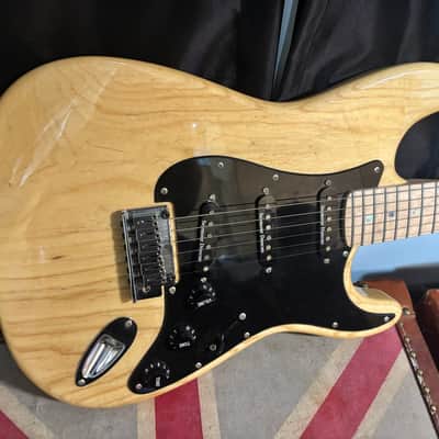 Fender Special Edition Lite Ash Stratocaster Electric Guitar image 2