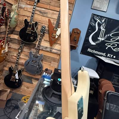Fender Eric Clapton Artist Series Stratocaster with Vintage Noiseless Pickups 2001 - Present - Olympic White image 15