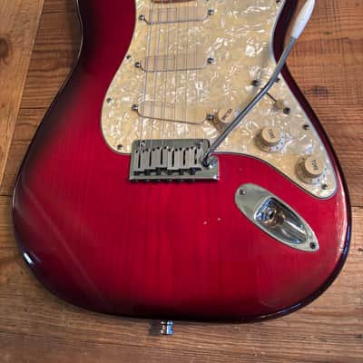 Fender Strat Plus Deluxe Electric Guitar | Reverb