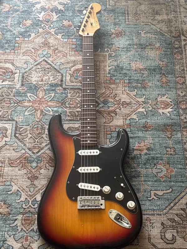 Squier Stratocaster with Rosewood Fretboard 1992 - 1996 - sunburst image 1