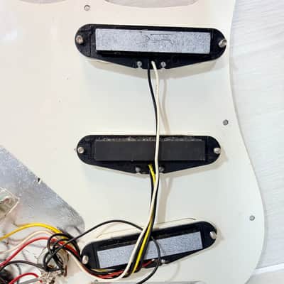 Unknown Loaded Strat-Style Pickguard Assembly – 3 Single Coil Pickups, 5-Way Switch, Full Wiring Harness image 5
