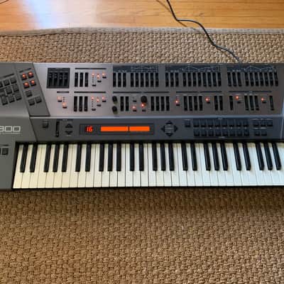 Roland JD-800 61-Key Programmable Synthesizer Vintage Keyboard 990