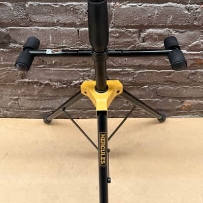 Hercules Dual Guitar Stand – Two-Instrument Folding Stand image 3