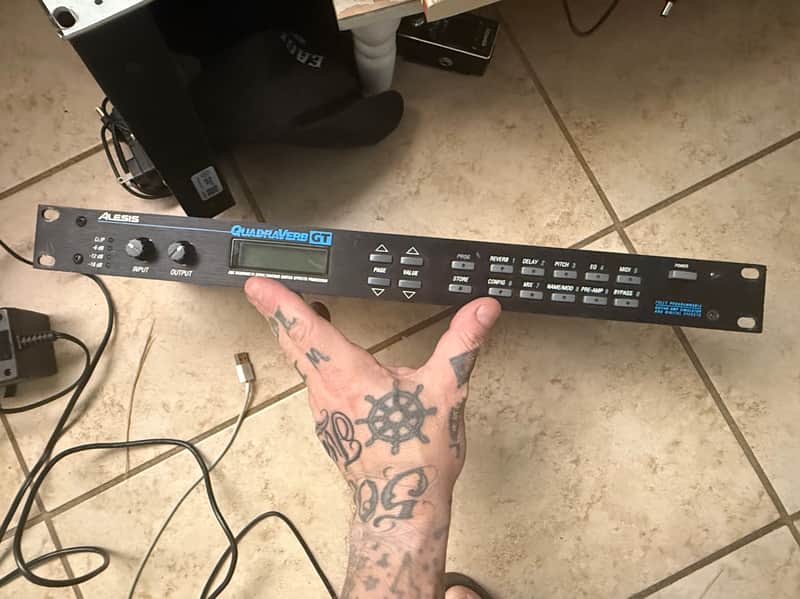Alesis QuadraVerb GT 20k Bandwidth Simultaneous Guitar Effects Processor 1990s - Black image 1