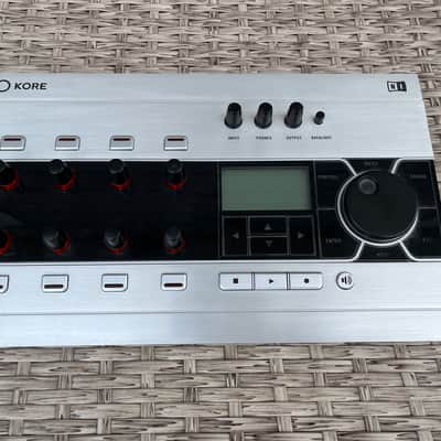 Native Instruments Kore + guitar rig + komplete 4 software 00s Silver image 1