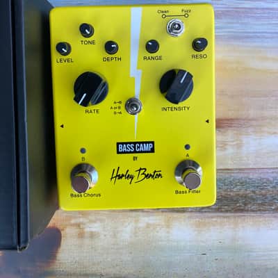 Harley Benton Bass Camp Bass Chorus and Envelope Filter 2 in 1 dual effect pedal - Yellow image 4