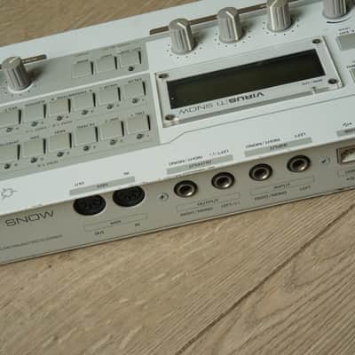 Access Virus TI Snow Desktop Digital Synthesizer 2008 - White image 3