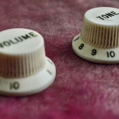 Vintage 1960's Fender Jazzmaster Knob Set PRE-CBS Volume Tone Knob Slab board Clay dot JM image 4