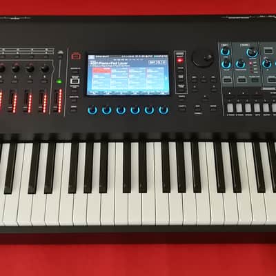 Roland Fantom 8
