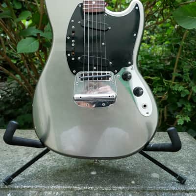Fender Mustang – Atomic Silver – Matching Body, Neck & Headstock – CIJ - Rubber Bridge - VIDEO image 1