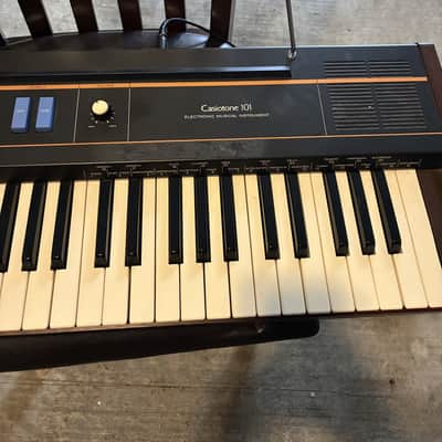 Vintage 1980 Casio Casiotone 101 (CT-101) with Original Casio Gig Bag & Music Stand – Excellent Condition image 2