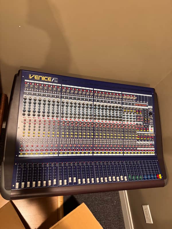 Midas Venice F32 32-Channel Console / FireWire Interface 2011 - 2016 - Blue image 1