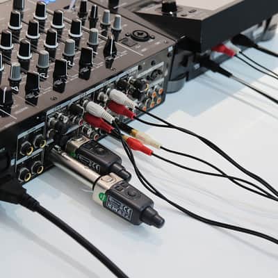 Xvive Dual U3 Wireless System for Audio image 17