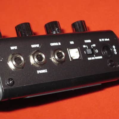 lightly used (most areas / sides are very clean- the FRONT side has several visible scratches) ZOOM G2NU GUITAR EFFECTS & USB AUDIO I/F PEDAL (comes with batteries) image 12