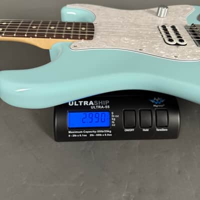 Fender Tom Delonge Stratocaster RW Daphne Blue 2,9 kg inkl. Gigbag image 11