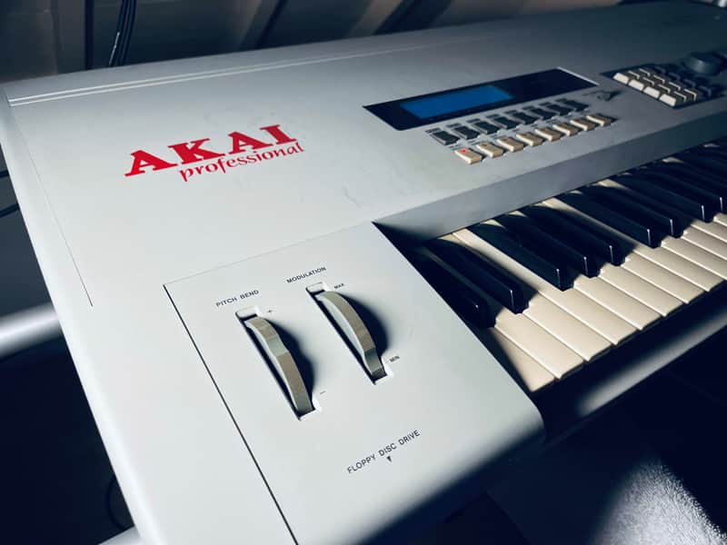 RARE Akai S1000KB Digital Stereo Sampling Keyboard (1990) image 1