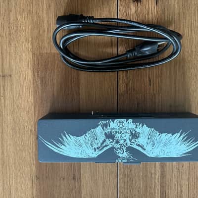 Walrus Audio Phoenix 120V Clean Power Supply 2015 - Present - Cobalt / Light Blue Bird image 3