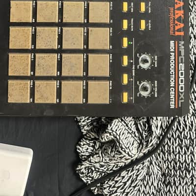 Akai MPC2000XL MIDI Production Center 2000 - 2005 - Grey