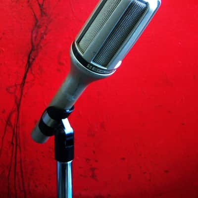 Vintage 1980's Shure SM59 dynamic cardioid microphone USA w mic clip & pouch Low Z SM58 SM54 SM53 image 5