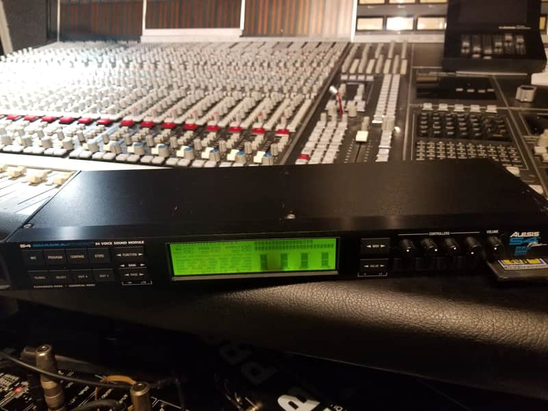 Alesis S4 plus QuadraSynth rack synthesizer w/Rap | Reverb France