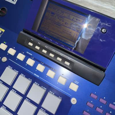 Akai MPC4000 Music Production Center 2002 - 2007 - Blue image 9