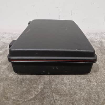 Delsey Club Suitcase - Black/Red 48cmx35cmx12cm – Suitcase - Good image 8