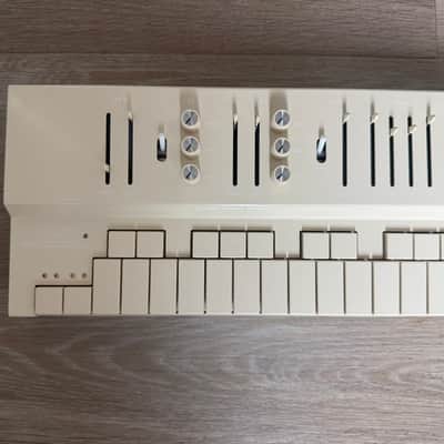 Vongon Replay 28-Key Digital Synthesizer 2024 - Present - Beige image 4