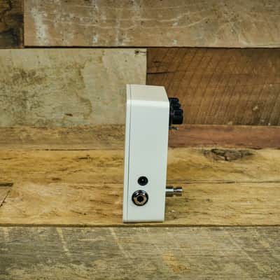 Walrus Audio EB-10 Preamp/EQ/Boost Pedal 2020 - Cream image 7
