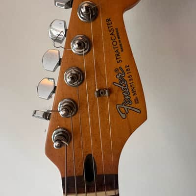 Fender Stratocaster MIM 1995 Made in Mexico (MN5) Electric Guitar + Stand 1995 - Lake Placid Blue Metallic image 4
