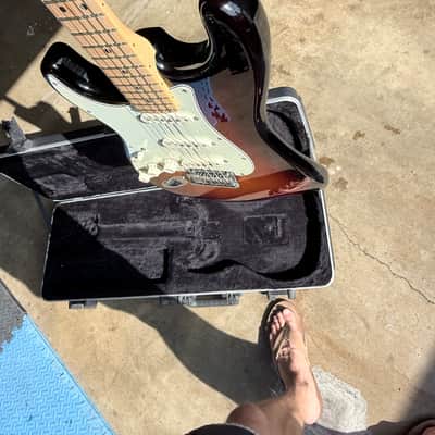Fender American Deluxe Stratocaster Left-Handed 2012 - - 3-Color Sunburst - Maple Fretboard - USA w/ OHSC image 6