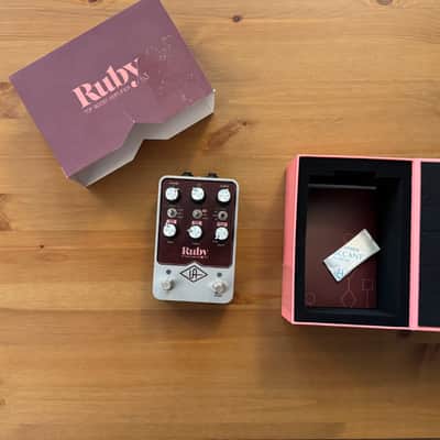 Universal Audio Ruby ’63 Top Boost Amplifier 2022 - Present - Ruby / Silver image 3