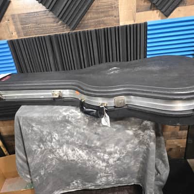 SKB Deluxe Acoustic Guitar Hard Case with Wheels image 2