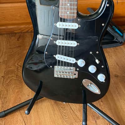 Squier Affinity Series Stratocaster with Rosewood fretboard 2021 - Present - Black image 1