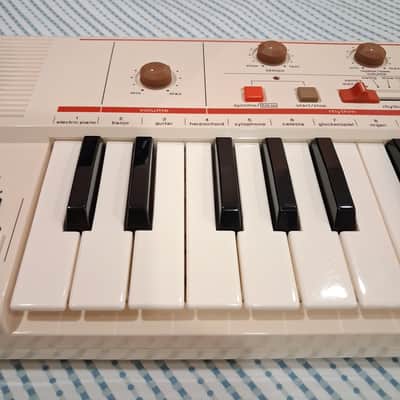 Casio MT-40 Casiotone 37-Key Synthesizer 1981 - 1982 - White image 4