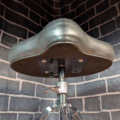 Roc‑N‑Soc Manual Spindle Drum Throne – Ergonomic Saddle Comfort • Smooth Height Adjustment • Rock‑Solid Stability • Player‑Grade Condition image 3