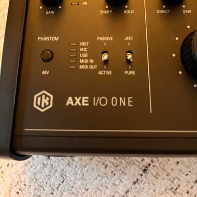 IK Multimedia Axe I/O One USB-C Audio Interface 2023 - Present - Black image 2