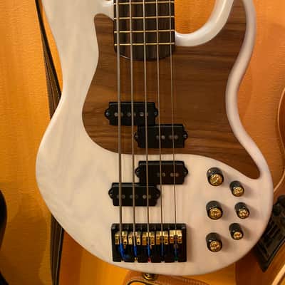Alien Audio Constellation 5 2020 Matte transparent White image 4