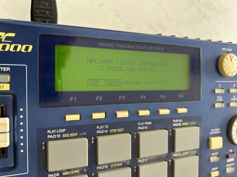 Akai MPC1000 Music Production Center 2004 - 2013 - Blue image 1