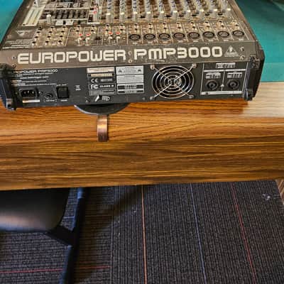 Immagine Behringer EUROPOWER PMP3000 1200-Watt 16-Channel Powered Mixer - 4