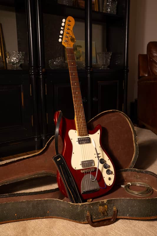 Kapa Continental 1960s Electric / Candy Apple Red // Original Case image 1