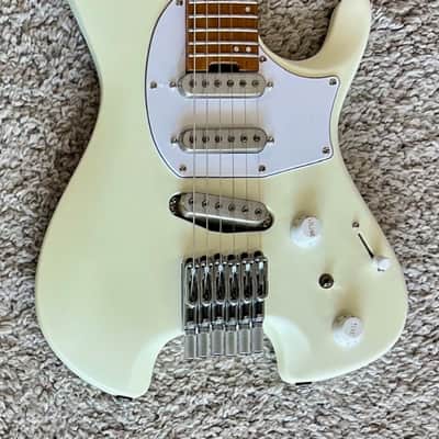 Ibanez ICHI10VWM Ichika Signature Headless Electric Guitar, Vintage White Matte image 3