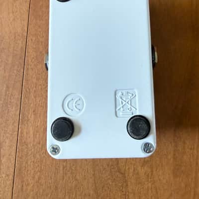 Electro-Harmonix Nano Big Muff Pi Distortion / Sustainer 2013 - Present - White / Black / Red image 3